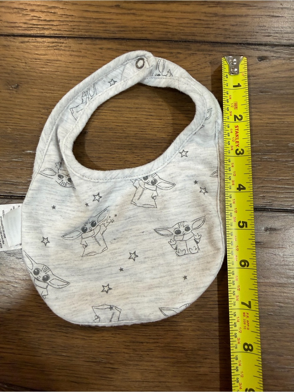 Star Wars Baby Bib in Light Gray with Grogu Sketches - Picture 6 of 7